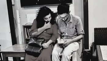 উমর বন্দী হওয়ার পর বনজ্যোৎস্না ও উমরের পৃথিবী তিহার জেলের ভেতরে-বাইরে ভাগ হয়ে আছে।ছবি : আউটলুক থেকে নেওয়া